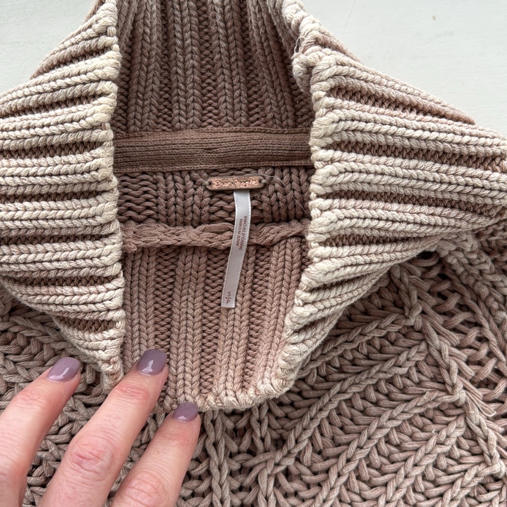 Free people, tan sweater, only worn twice - Picture 3 of 5